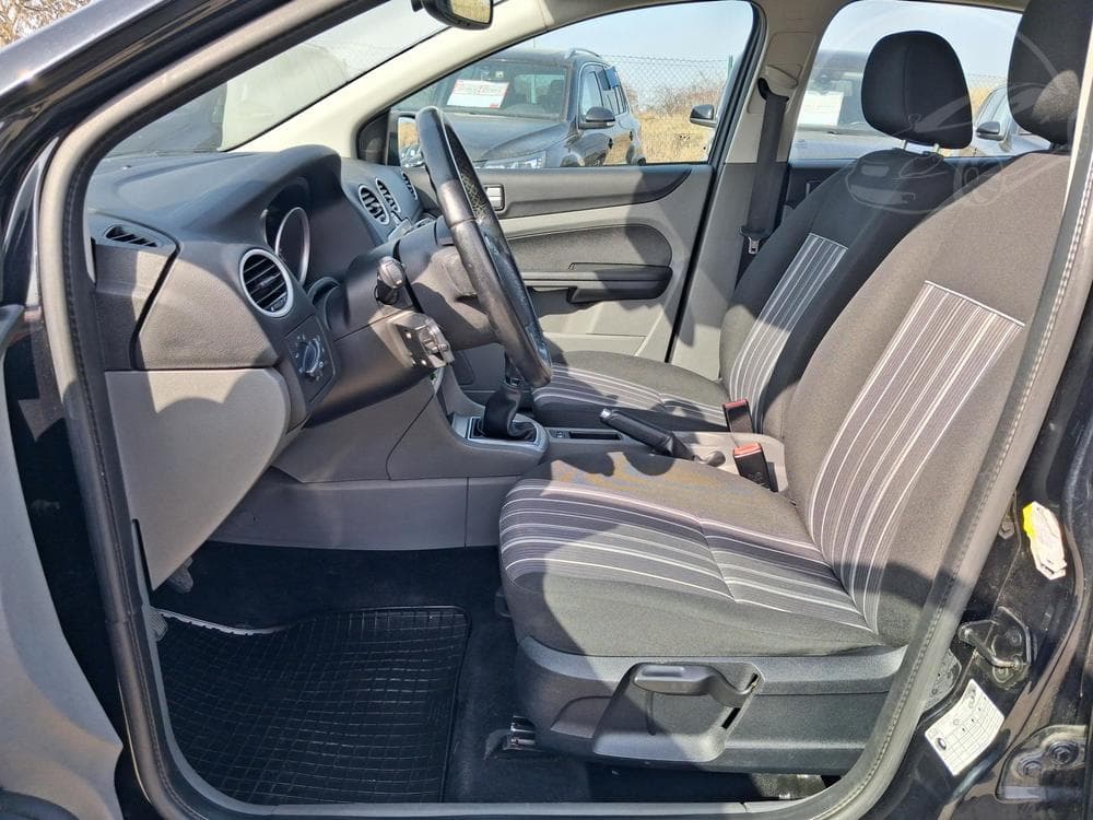2010 Ford FOCUS - 9