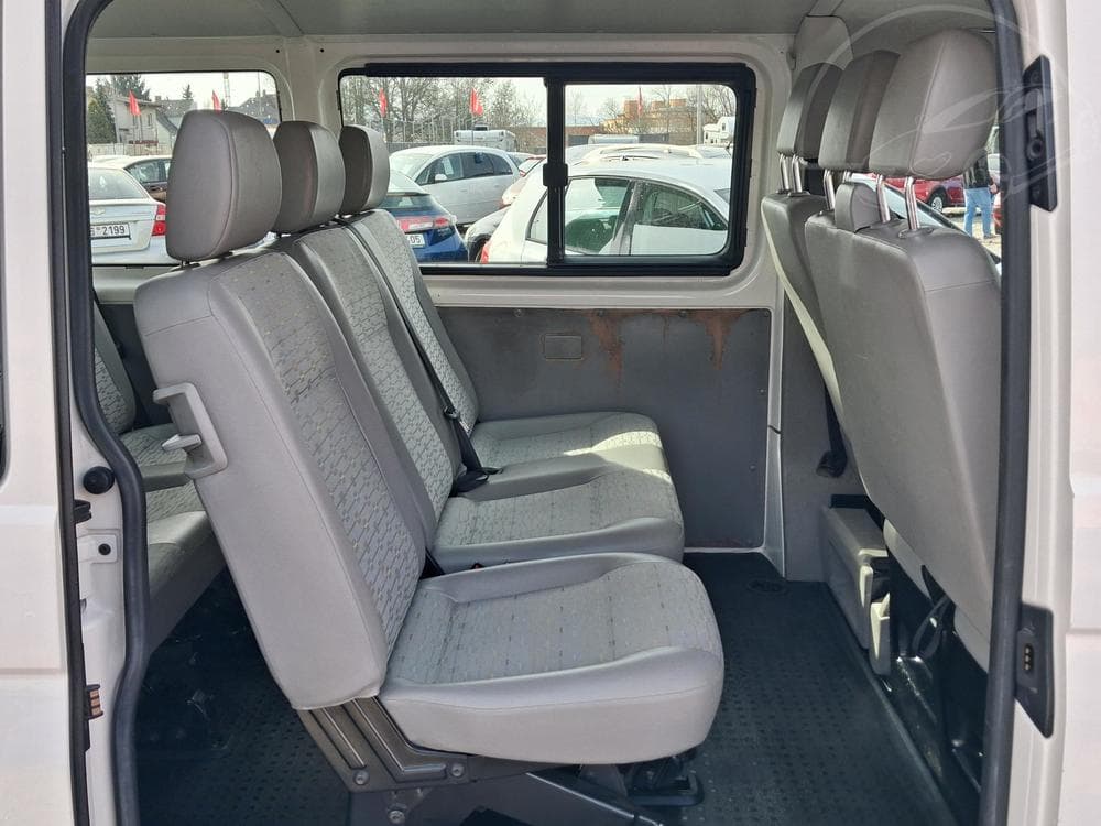 2013 Volkswagen Transporter - 11