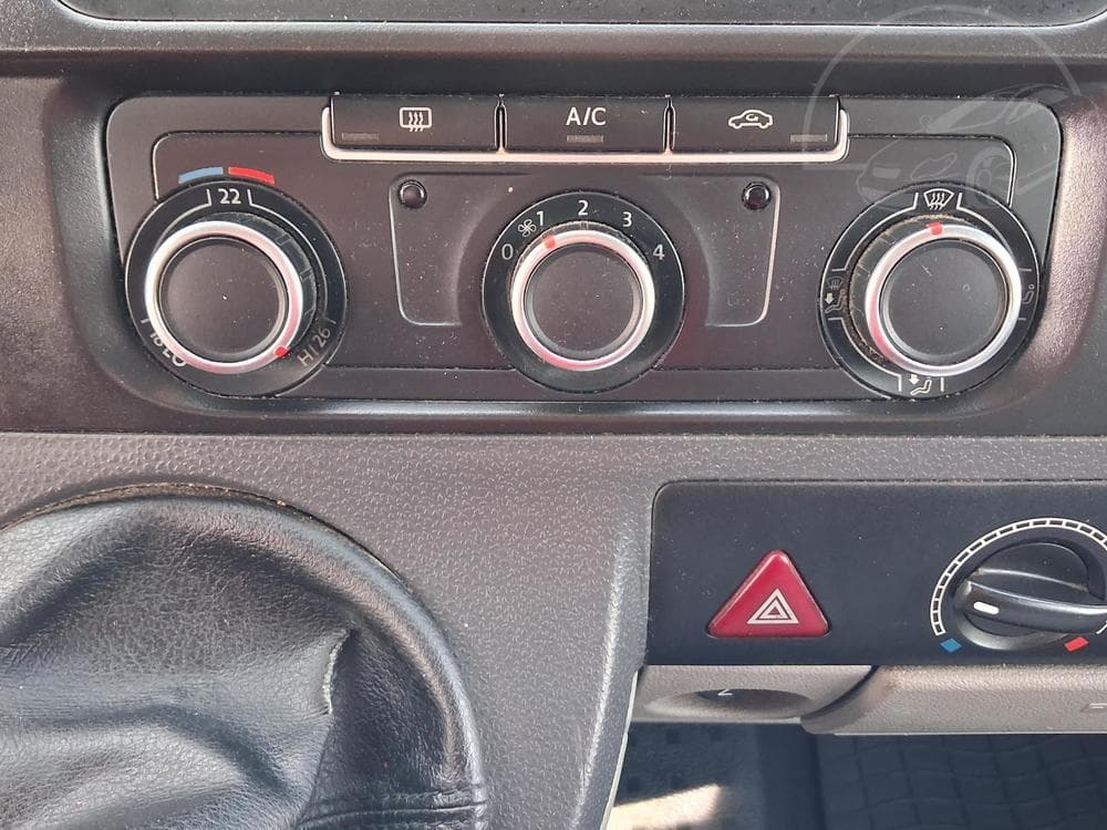 2013 Volkswagen Transporter - 16