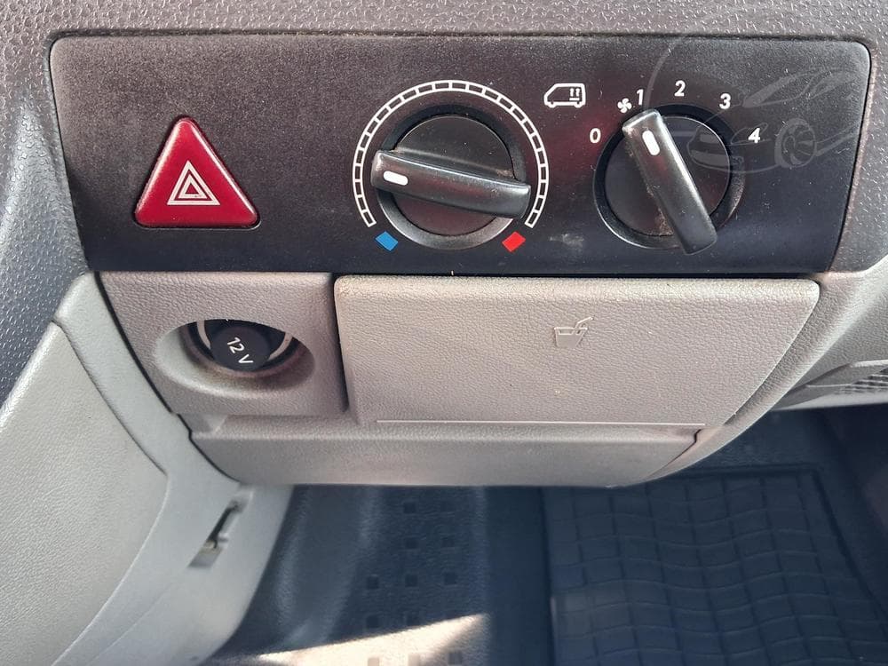 2013 Volkswagen Transporter - 17