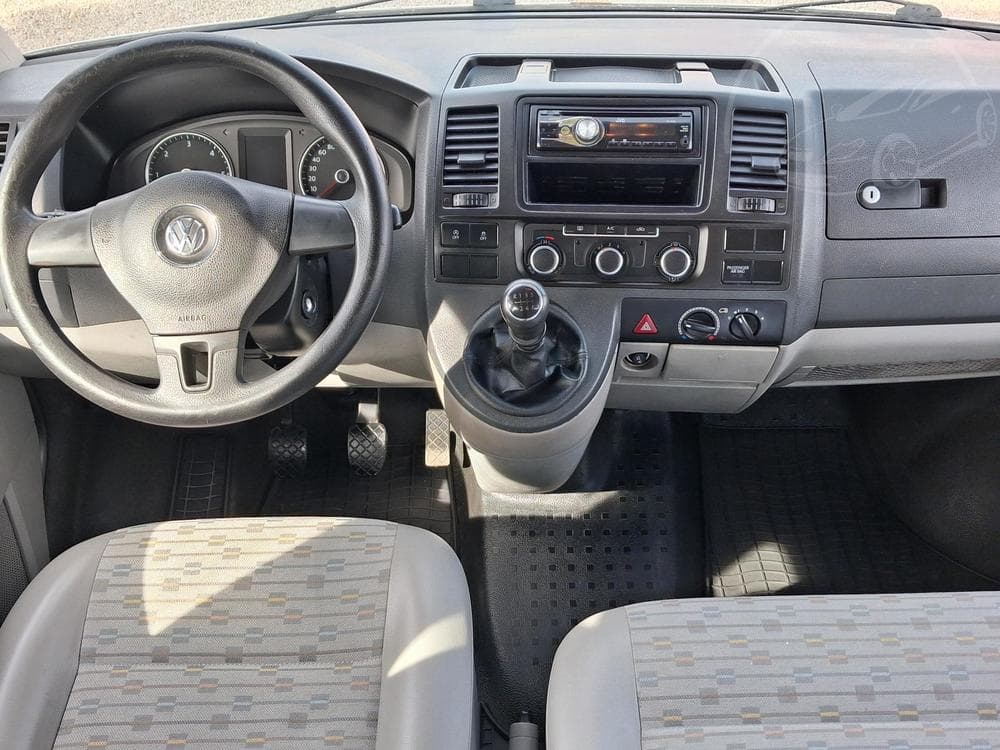 2013 Volkswagen Transporter - 8