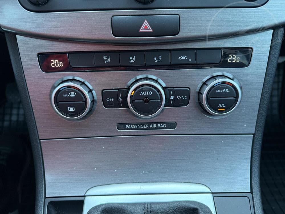 2013 Volkswagen PASSAT - 16