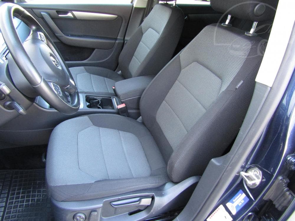 2013 Volkswagen PASSAT - 9