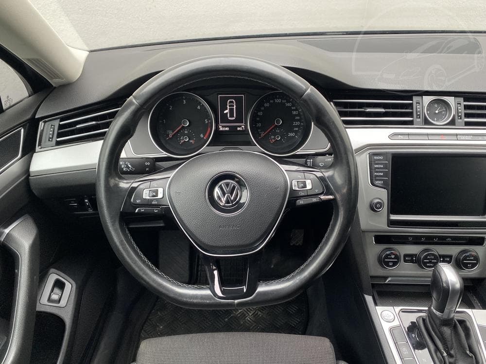 2015 Volkswagen PASSAT - 11