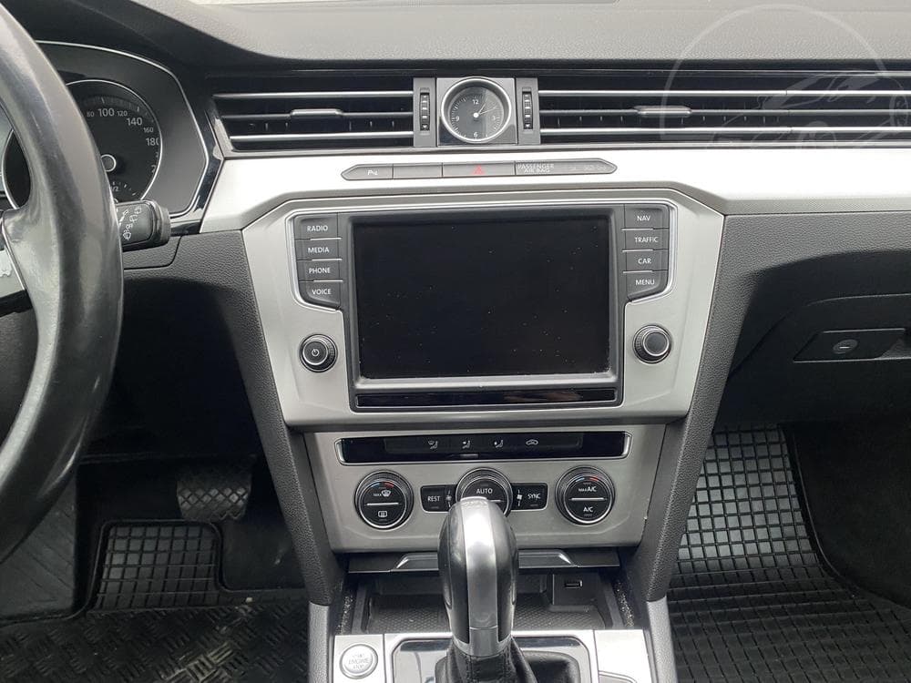2015 Volkswagen PASSAT - 12