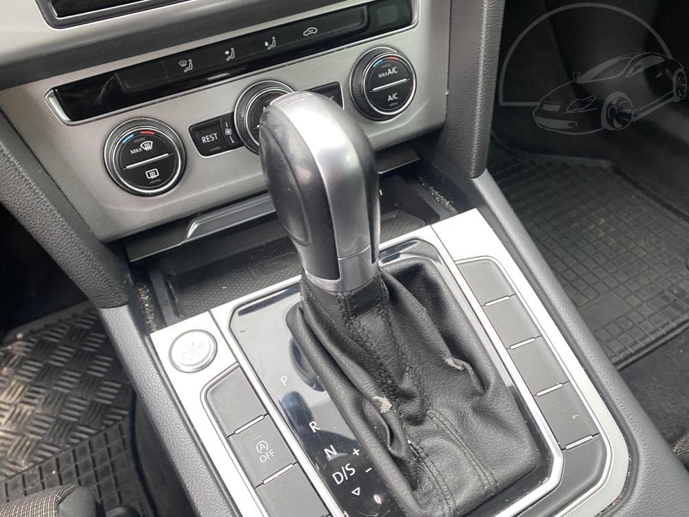 2015 Volkswagen PASSAT - 17
