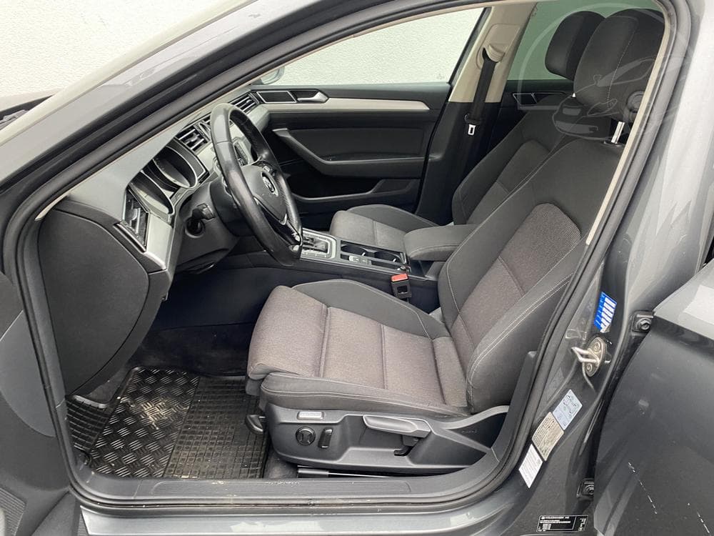 2015 Volkswagen PASSAT - 9