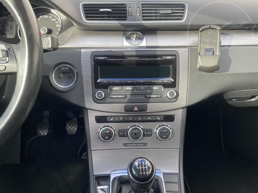 2012 Volkswagen PASSAT - 12