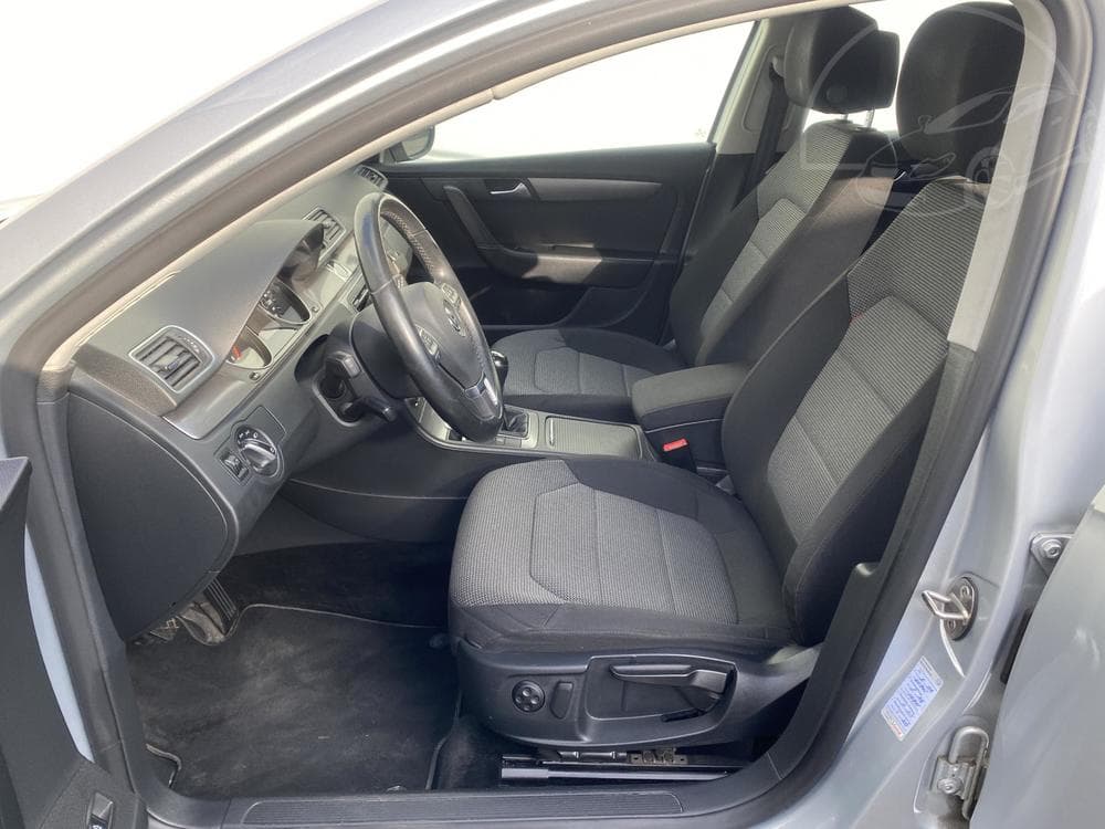 2012 Volkswagen PASSAT - 9