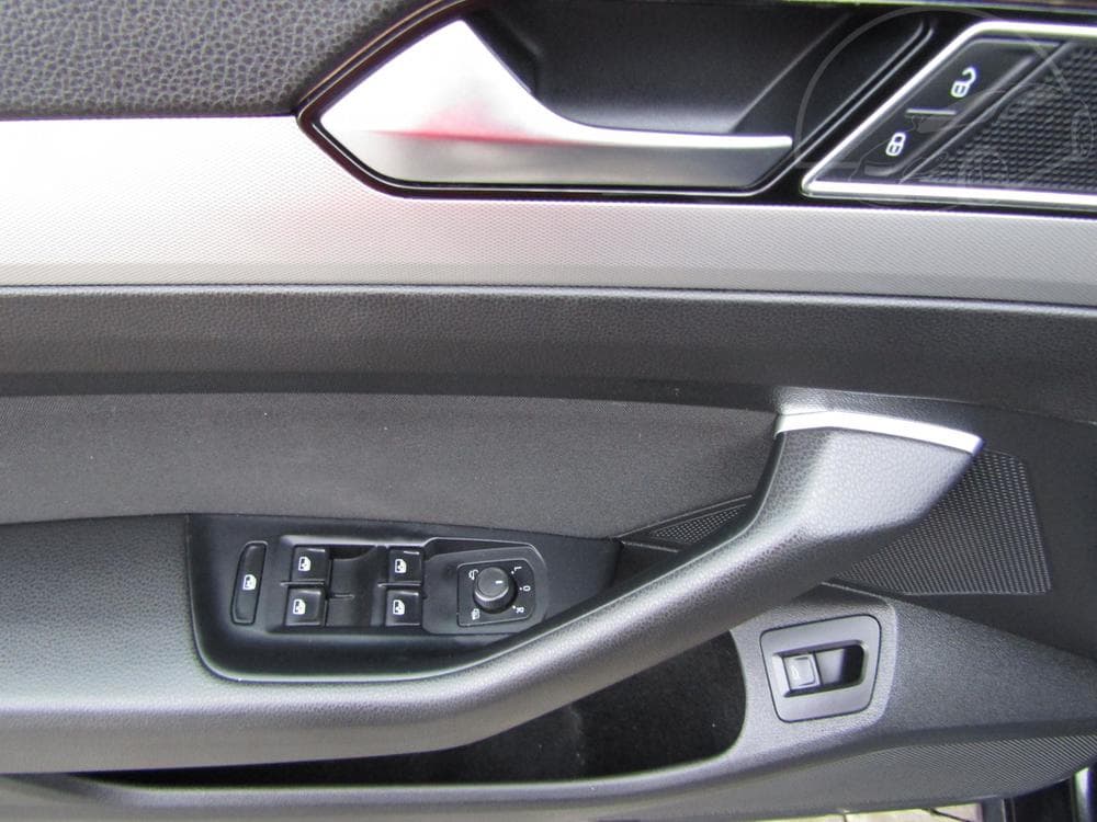 2016 Volkswagen PASSAT - 12