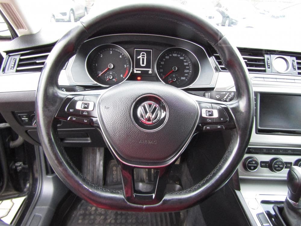 2016 Volkswagen PASSAT - 19