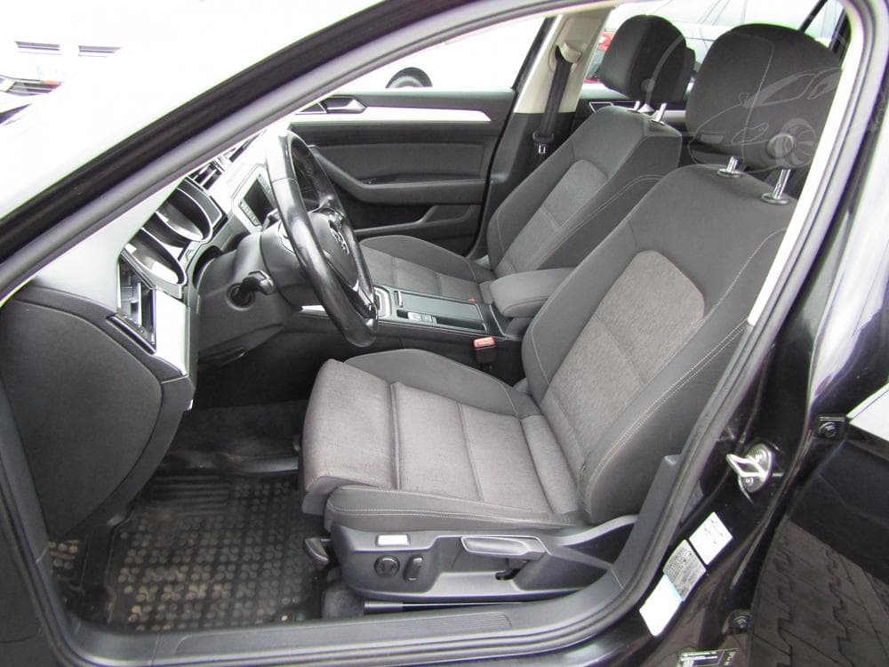 2016 Volkswagen PASSAT - 9