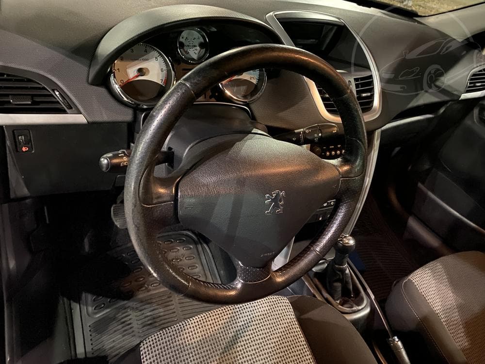 2010 Peugeot 207 - 12