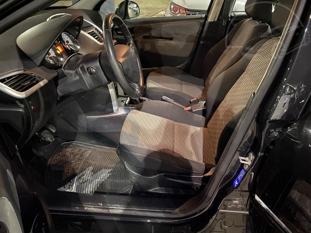2010 Peugeot 207 - 9