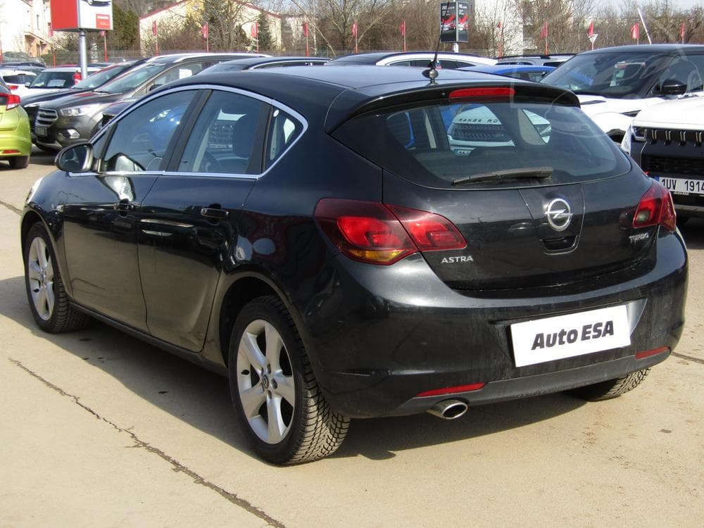 2013 Opel ASTRA - 5