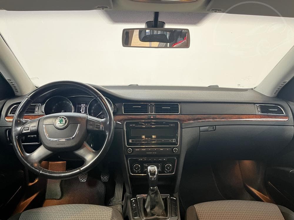 2010 Škoda SUPERB - 8