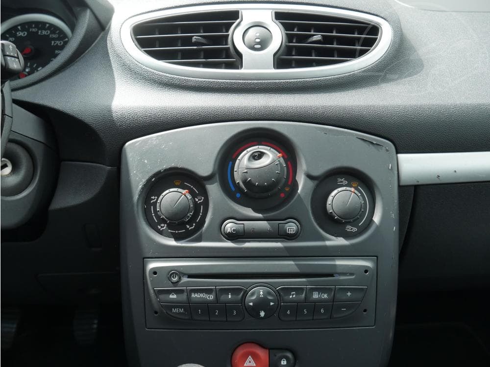2011 Renault CLIO - 15
