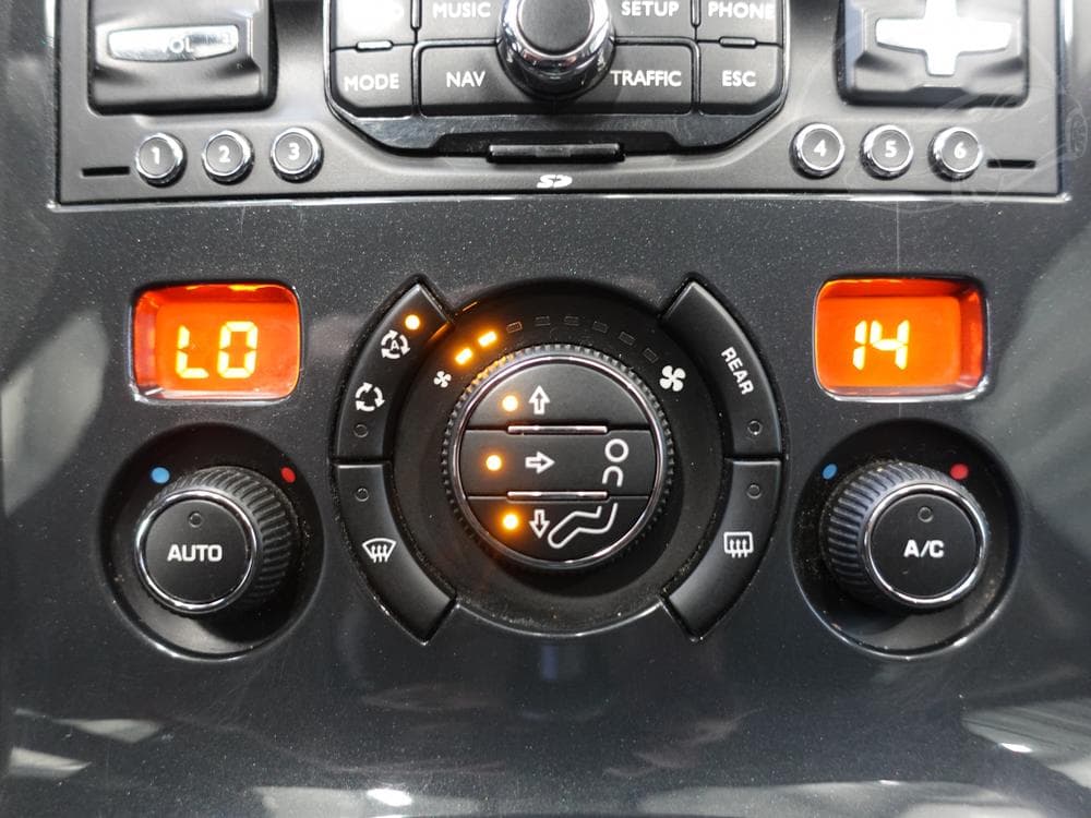 2012 Peugeot 5008 - 19