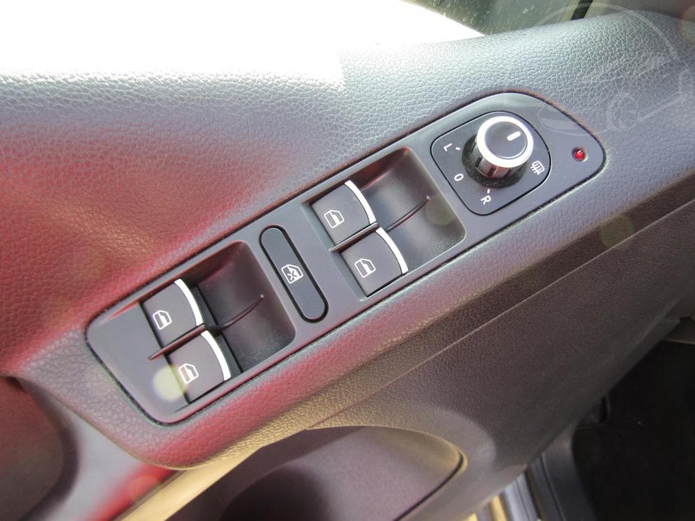 2013 Volkswagen Tiguan - 12