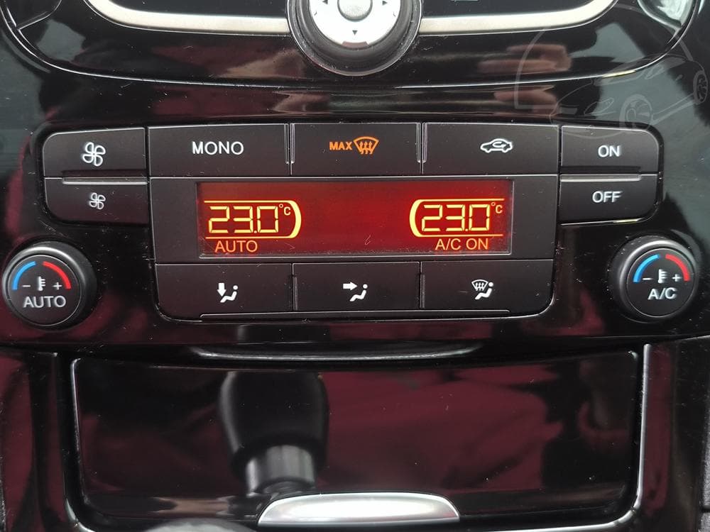 2011 Ford S-MAX - 12