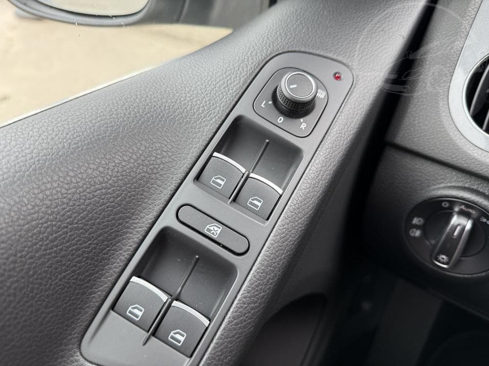 2015 Volkswagen TIGUAN - 31