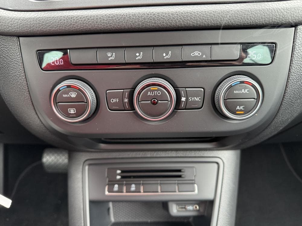 2015 Volkswagen TIGUAN - 40