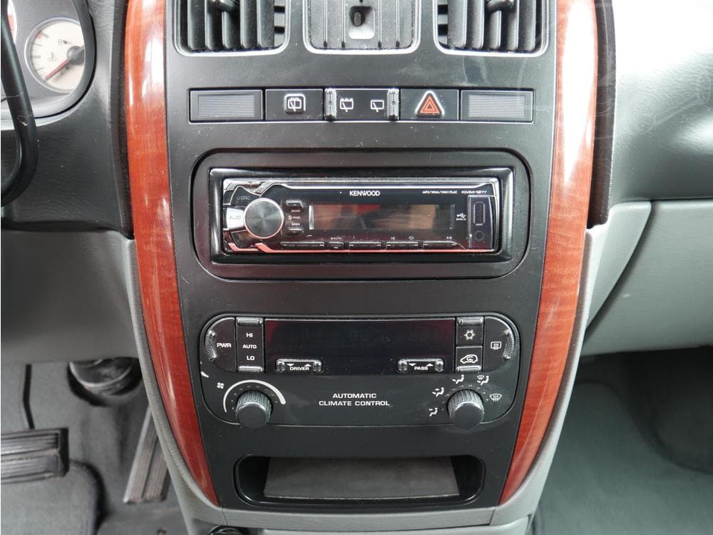 2005 Chrysler VOYAGER - 14