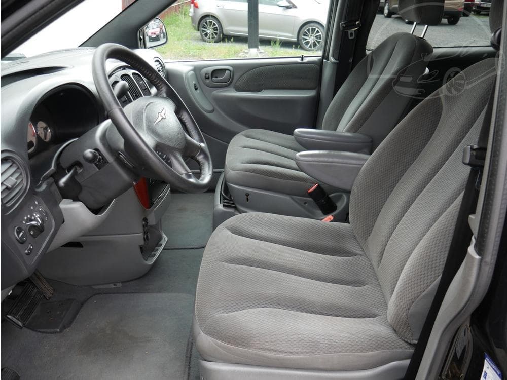 2005 Chrysler VOYAGER - 9