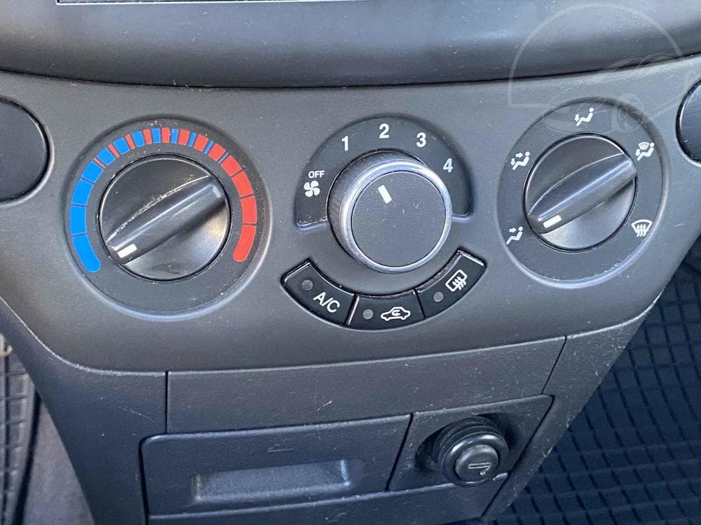 2006 Chevrolet AVEO - 13