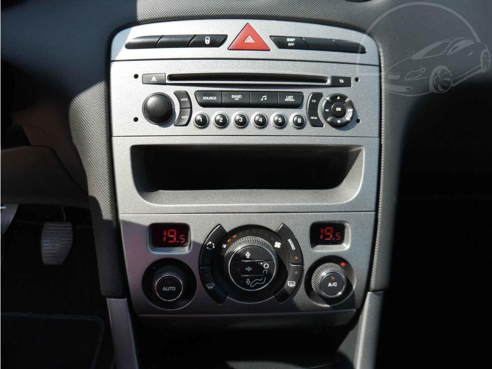 2013 Peugeot 308 - 11