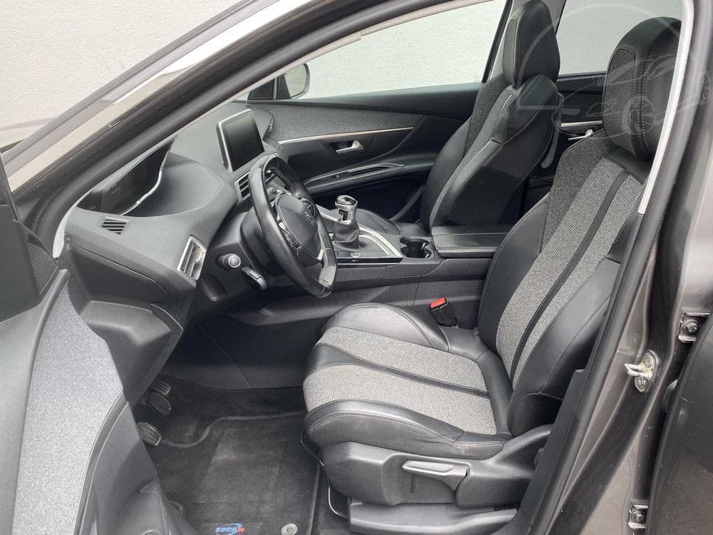 2017 Peugeot 5008 - 25