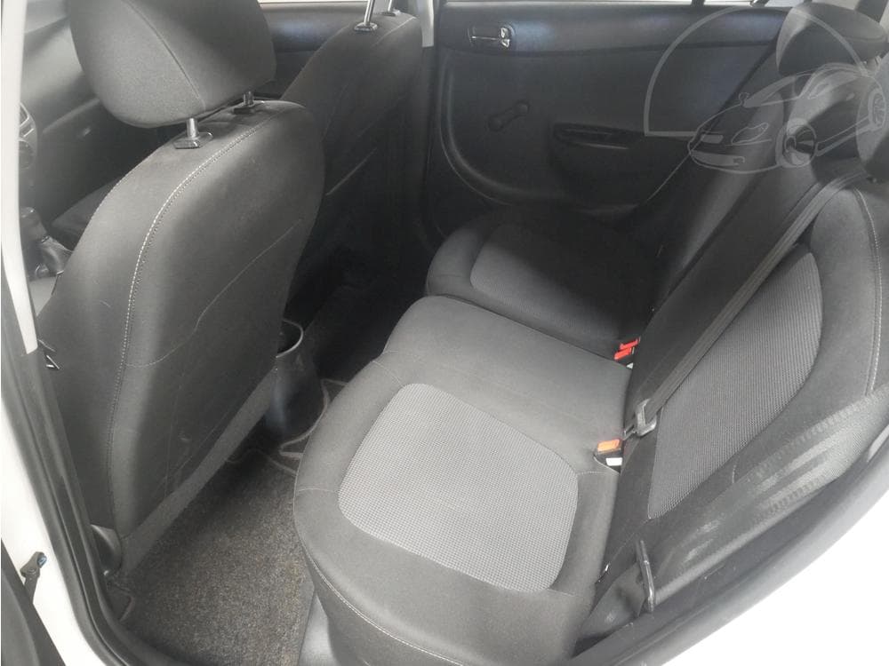 2012 Hyundai i20 - 10