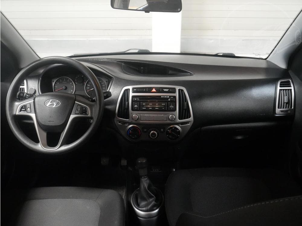 2012 Hyundai i20 - 13