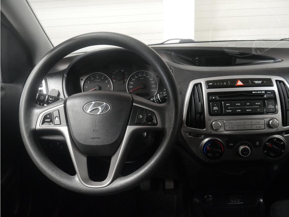 2012 Hyundai i20 - 14