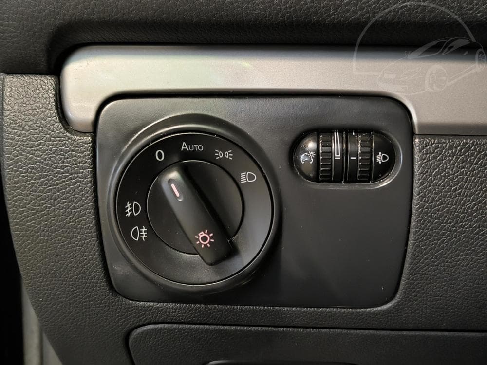 2011 Volkswagen GOLF - 16