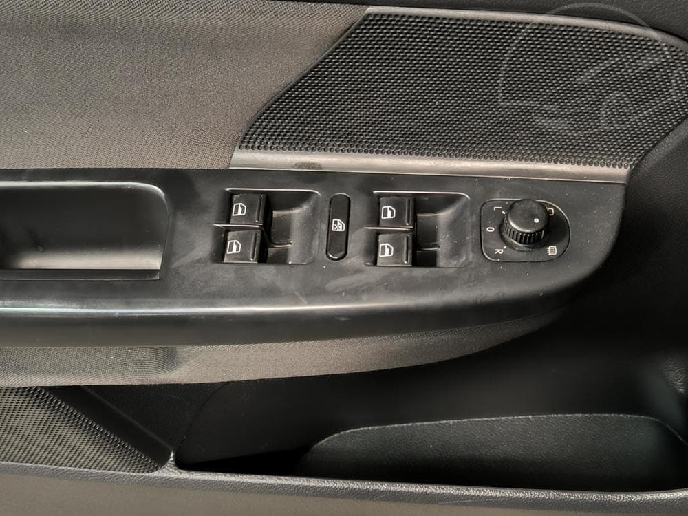 2011 Volkswagen GOLF - 17