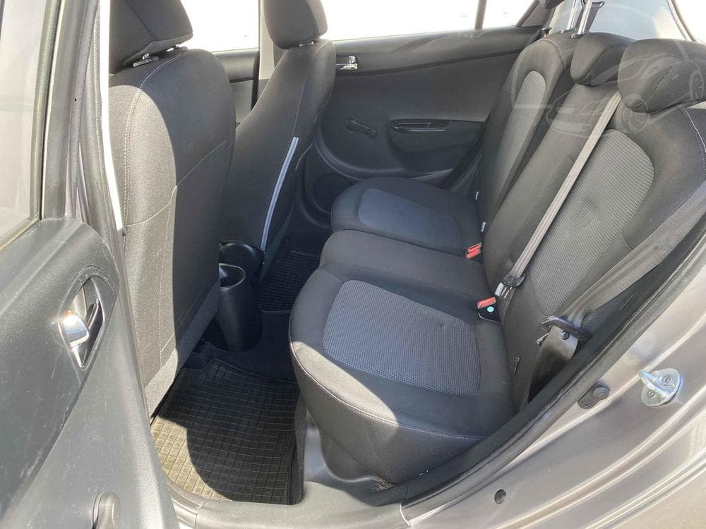2013 Hyundai i20 - 10