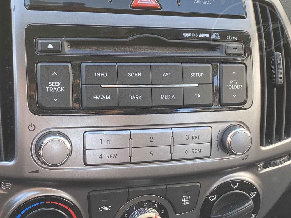 2013 Hyundai i20 - 14