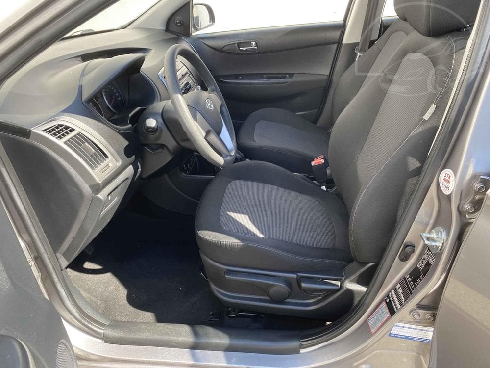 2013 Hyundai i20 - 9