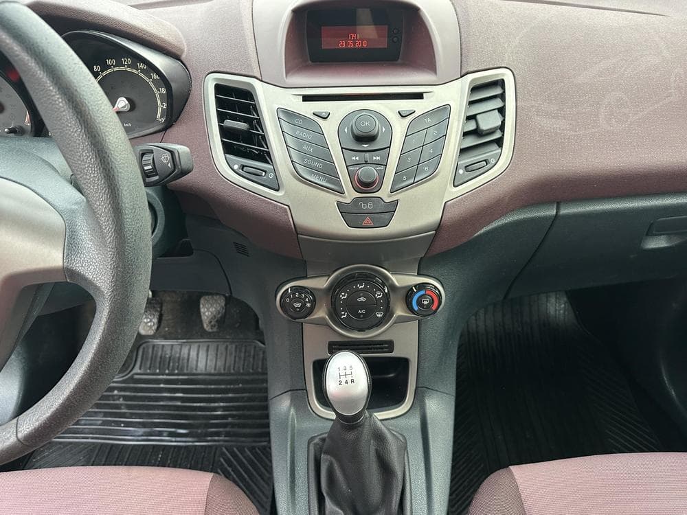 2009 Ford FIESTA - 13