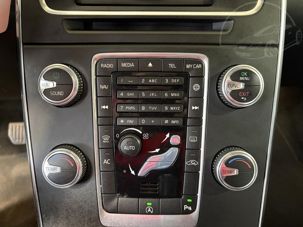 2015 Volvo V60 - 13