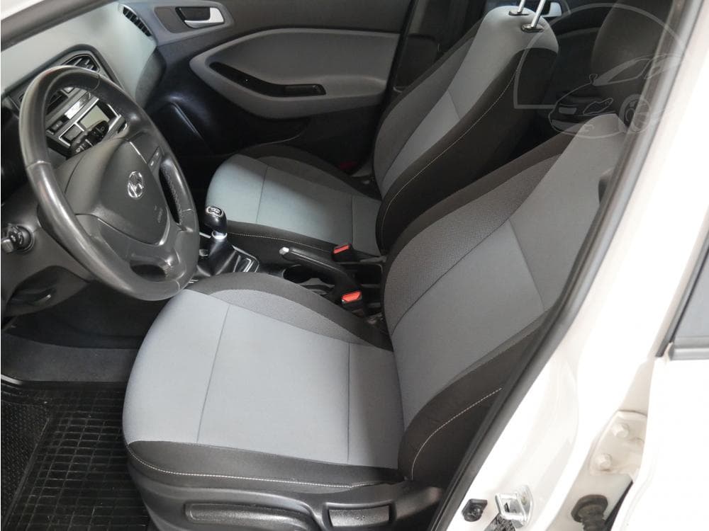 2017 Hyundai i20 - 17