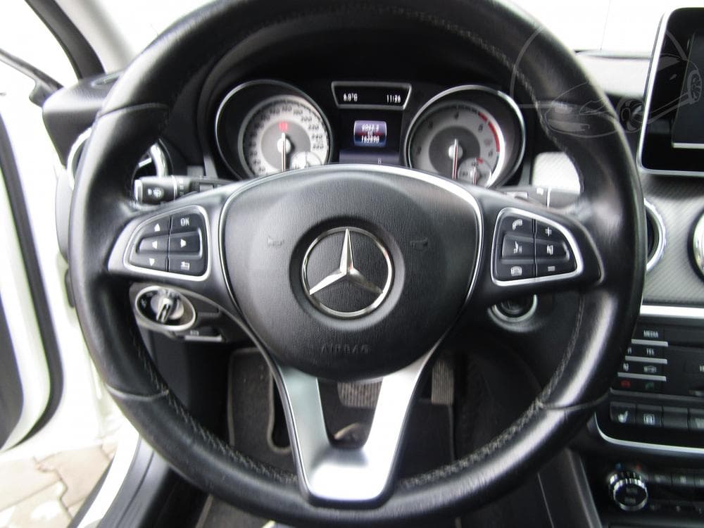 2016 Mercedes-Benz GLA - 52