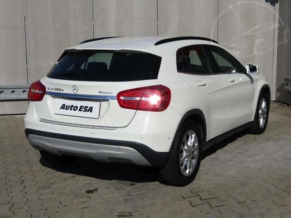 2016 Mercedes-Benz GLA - 10
