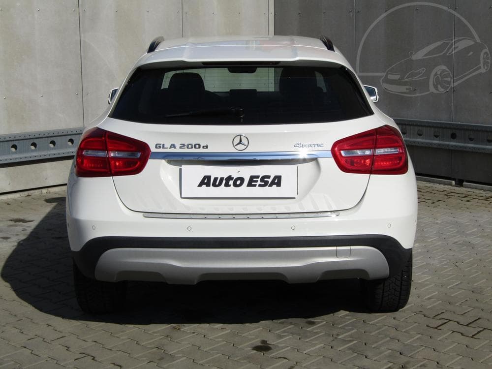 2016 Mercedes-Benz GLA - 13
