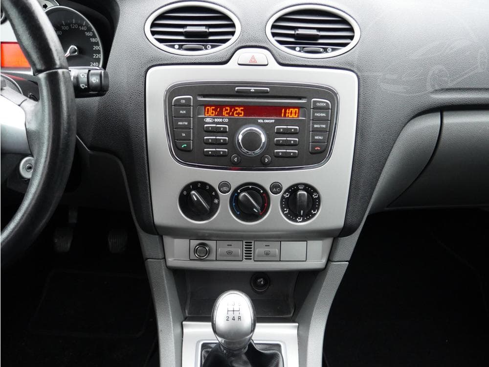 2010 Ford FOCUS - 11