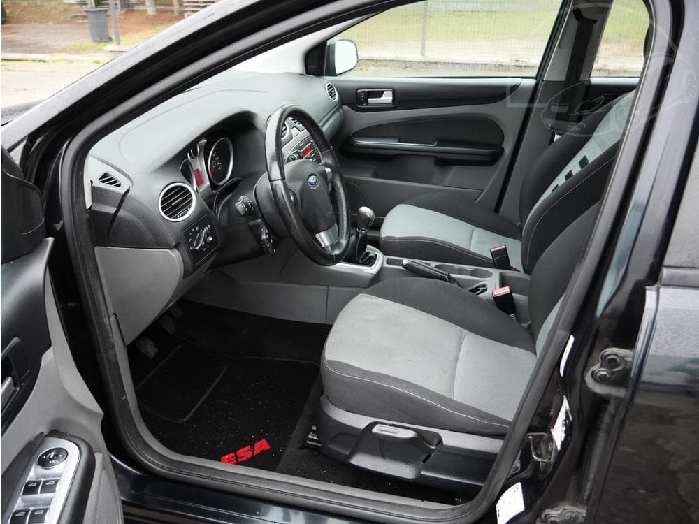 2010 Ford FOCUS - 9