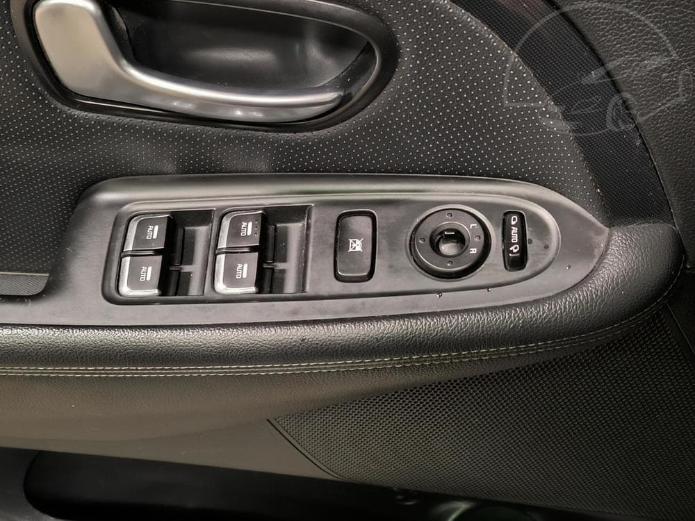 2015 Kia CARENS - 17