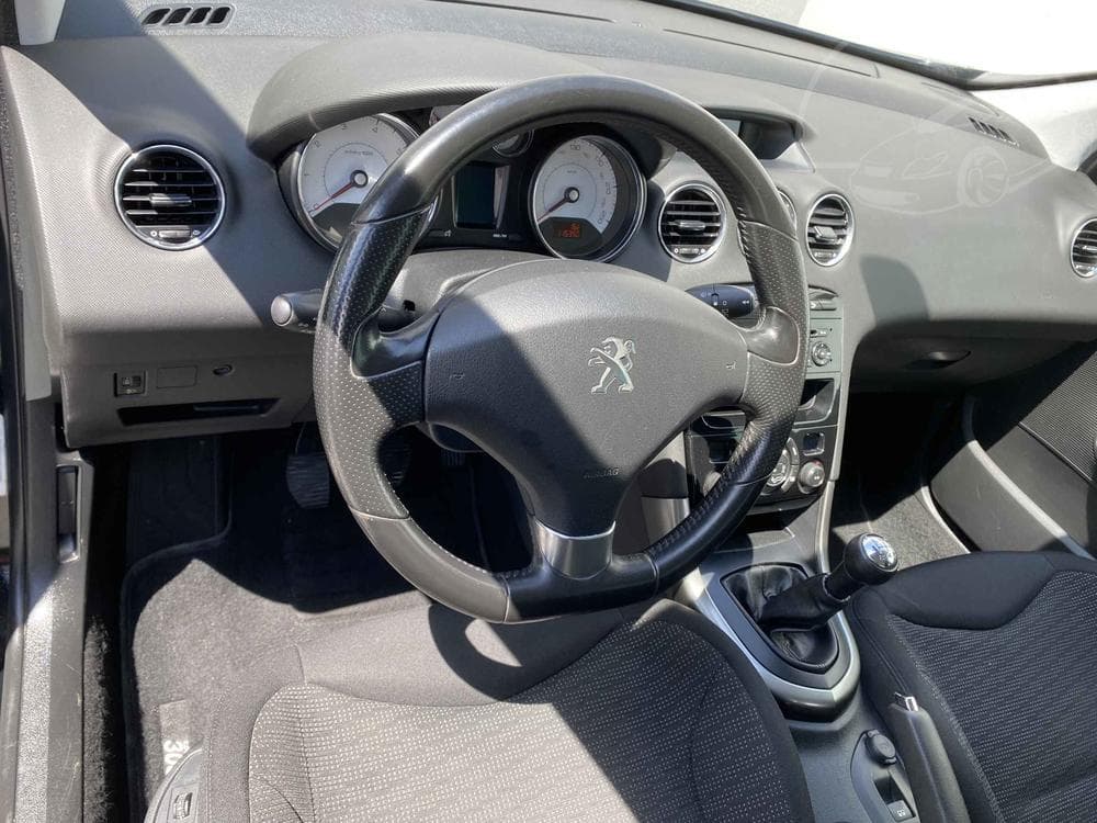 2012 Peugeot 308 - 13