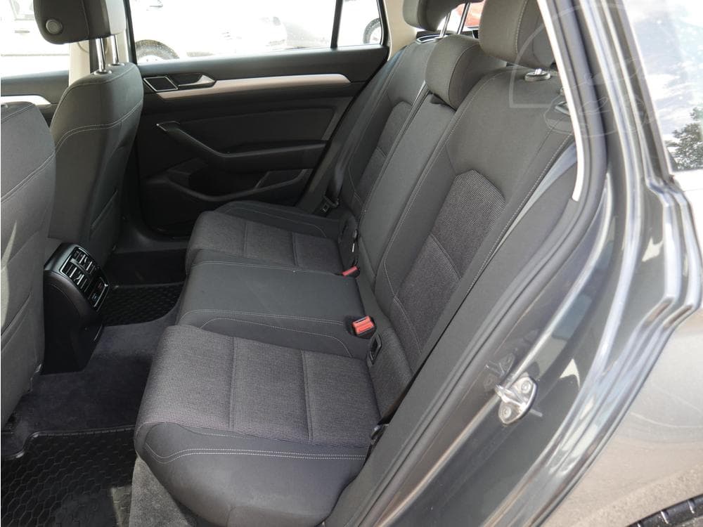 2015 Volkswagen PASSAT - 37